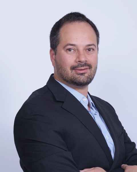Professional headshot of Rod Meirelles smiling