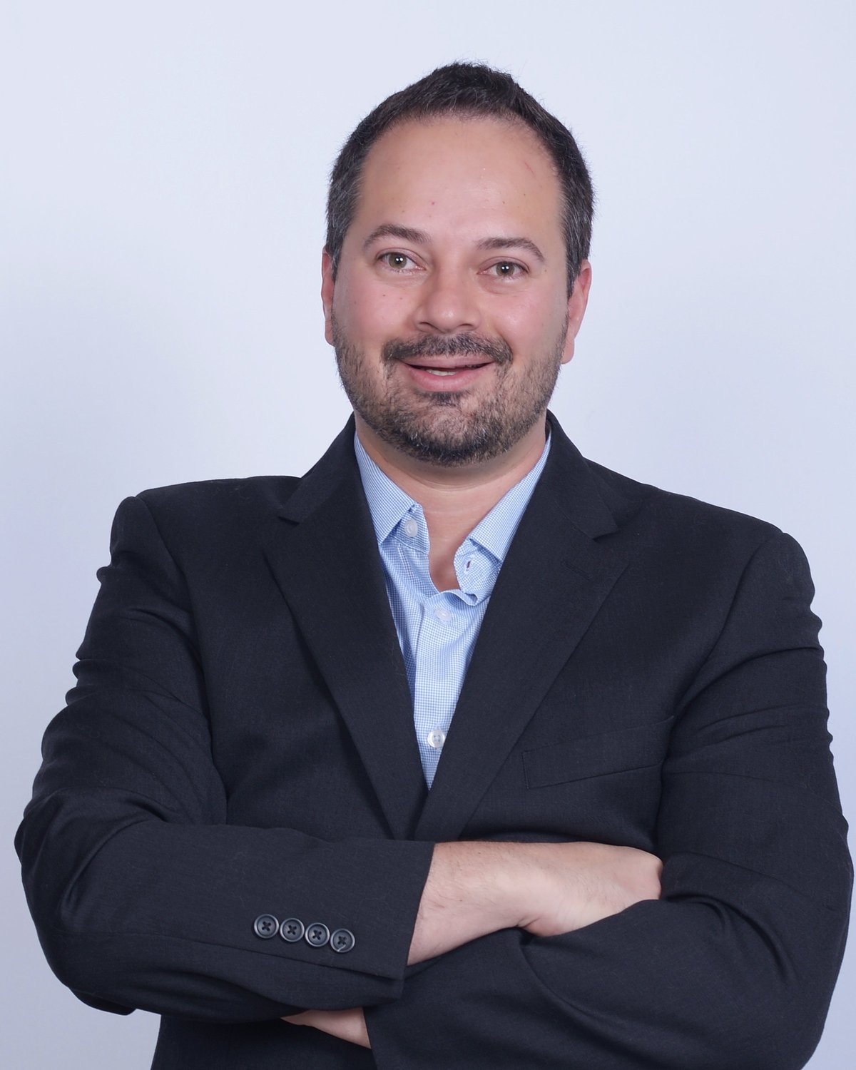 Professional headshot of Rod Meirelles with arms crossed