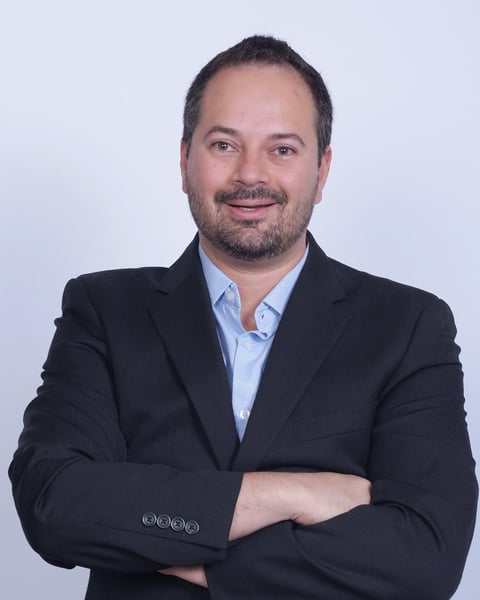 Professional headshot of Rod Meirelles with arms crossed